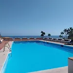Mansion With Sea Views شقة